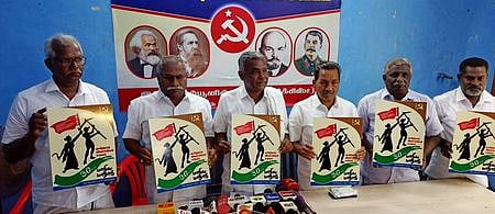 'விவசாய நிலங்களில் நடைபெறும் வளா்ச்சி திட்டப் பணிகளை நிறுத்த வேண்டும்'