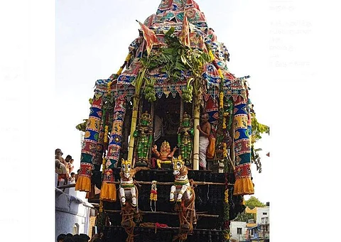 திருச்செந்தூரில் ஆவணித்திருவிழாவின் பத்தாம் நாளான வெள்ளிக்கிழமை காலை நடைபெற்ற தேரோட்டம்