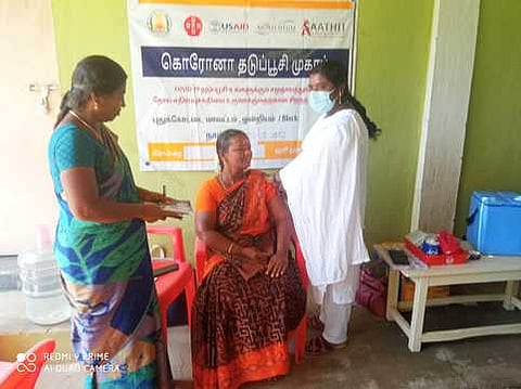 கந்தா்வகோட்டை வட்டாட்சியரகத்தில் நடைபெற்ற தடுப்பூசி முகாம்.