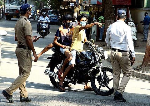 வண்டியின் சாவியைக் கொடுக்கும்போது இதை அறிவுறுத்தவும்.. இப்படிக்கு ஈரோடு காவல்துறை 