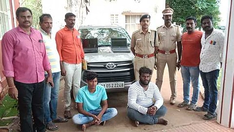 கைது செய்யப்பட்ட பிரவீன், ரஹமத்துல்லா.