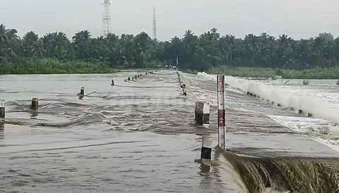 பச்சைக்குப்பம் தரைப்பாலம் மூழ்கியது