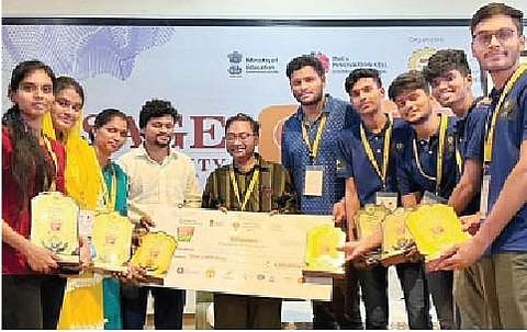 ஹேக்கத்தான் போட்டி: சாய்ராம் கல்லூரிக்கு பரிசு