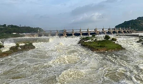 மேட்டூர் அணைக்கு நீர் வரத்து 32,240 ஆயிரம் கன அடியாக அதிகரித்துள்ளது. 