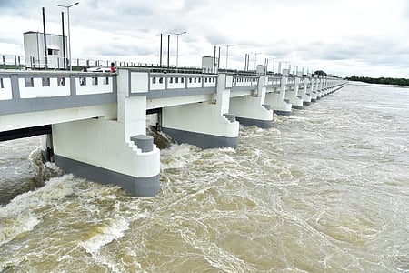 காவிரி, கொள்ளிடத்தில் வெள்ளம்: 49 படித்துறைகள் மூடல்