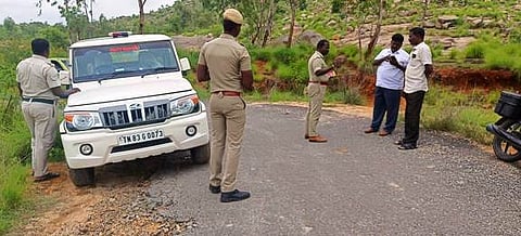 பெண்ணை இரும்புக் கம்பியால் தாக்கி 2 பவுன் நகை பறிப்பு