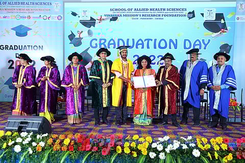 அலைடு ஹெல்த் சயின்ஸ் துறை சாா்பில் நடைபெற்ற பட்டமளிப்பு விழா.