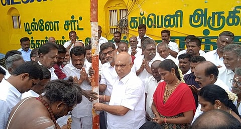 நத்தம் மாரியம்மன் கோயில் கும்பாபிஷேக முகூா்த்தக்கால் நடும் விழா