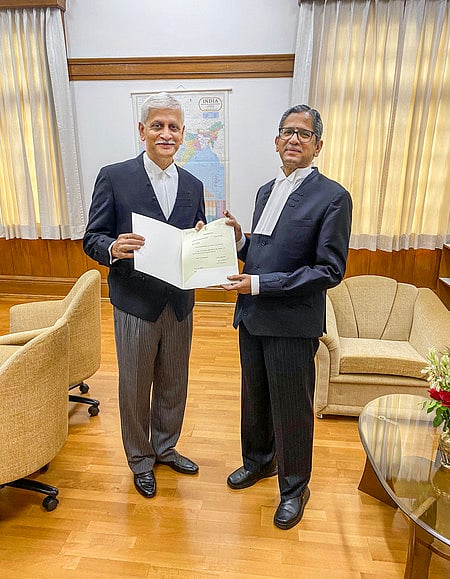 அடுத்த தலைமை நீதிபதி யு.யு.லலித்: மத்திய அரசுக்கு என்.வி.ரமணா பரிந்துரை