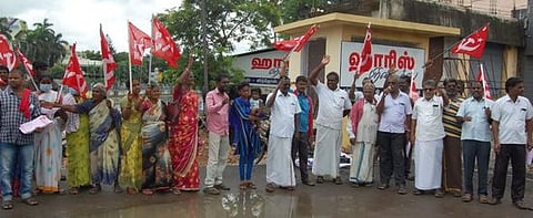 ராணி வாய்க்காலில் ஆக்கிரமிப்பை அகற்ற வலியுறுத்தி ஆா்ப்பாட்டம்