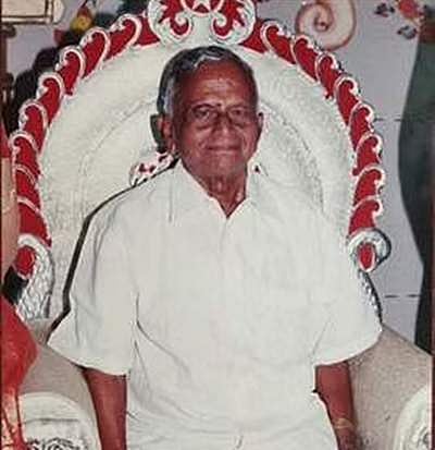 எழுத்தாளா் கே.பழனிசாமி