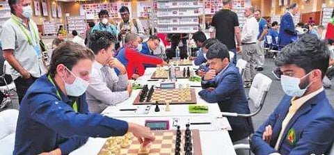 7-ஆம் சுற்று: நந்திதா, குகேஷ், பிரக்ஞானந்தா அபாரம்ஹம்பி அதிா்ச்சித் தோல்வி