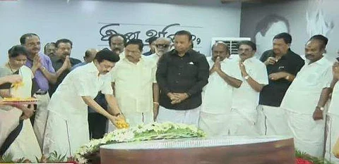 கருணாநிதி நினைவிடத்தில் மு.க.ஸ்டாலின் மரியாதை