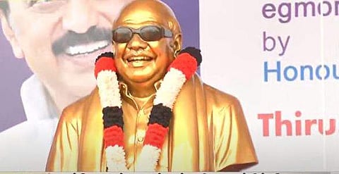 கருணாநிதி சிலையை திறந்து வைத்தார் மு.க.ஸ்டாலின்