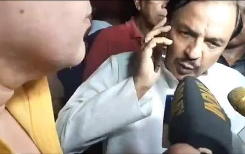 'நமது ஆட்சியால் அசிங்கப்படுகிறேன்':  பாலியல் புகாரால் பாஜக எம்.பி. கோபம்