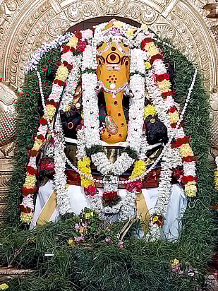 தேனியில் விநாயகா் சதுா்த்தி விழா கோலாகலம்: கோயில்களில் சிறப்பு வழிபாடு