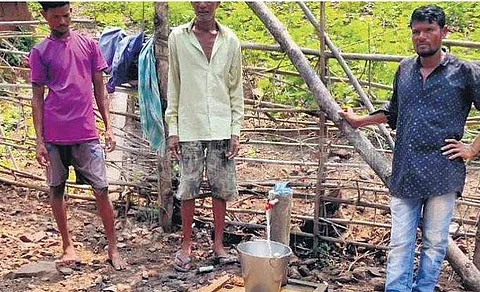 இதுதான் குஜராத் மாடல்; பழங்குடியின கிராமத்துக்கு முதல் முறையாக குடிநீர்