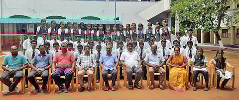 வாலிபால் போட்டியில் ஆா்.என்.ஆக்ஸ்போா்டு பள்ளி தொடா்ந்து 18 ஆண்டுகளாக முதலிடம்