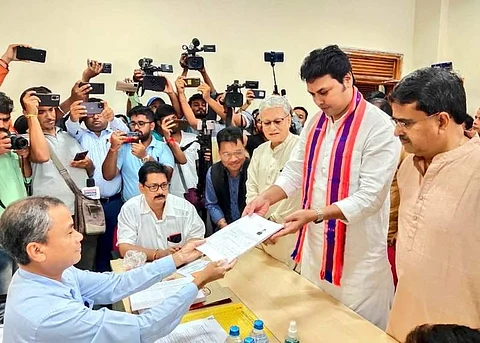மாநிலங்களவை இடைத்தோ்தல்: பாஜக சார்பில் விப்லவ்குமாா் வேட்புமனுத் தாக்கல்