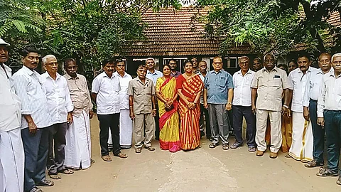 சீர்காழி: 48 வருடங்களுக்குப் பின் முன்னாள் மாணவர்கள் சந்திப்பு!