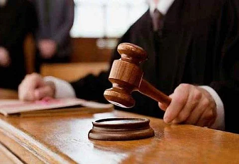 நீதிபதிகள் ஓய்வுபெறும் வயதை உயர்த்தக்கோரி  தீர்மானம்