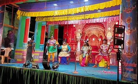 வாழப்பாடியில் நடைபெற்ற பொன்னியின் செல்வன் நாடகத்தில் ஒரு காட்சி.