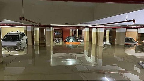 வெள்ளத்தில் மூழ்கிய வீடுகள்: காவல்நிலையத்தில் புகாரளித்த உரிமையாளர்கள்