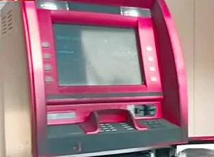 ஏடிஎம் இயந்திரத்தோடு கொள்ளையடித்த மர்ம கும்பல்: ரூ.12 லட்சம் பணம் திருட்டு!