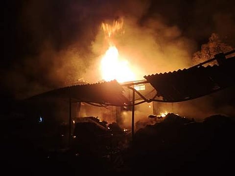 சேவூரில் பனியன் வேஸ்ட் குடோனில் தீ விபத்து: பல லட்சம் மதிப்பிலான பொருள்கள் எரிந்து நாசம்