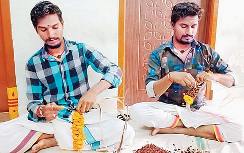 வியக்க வைக்கும் அலங்கார மாலைகள்!