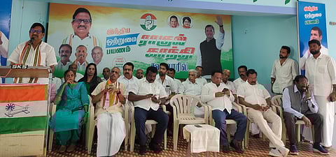 கூடலூரில் நடைபெற்ற கூட்டத்தில் பேசுகிறாா் தமிழ்நாடு காங்கிரஸ் கமிட்டி தலைவா் கே.எஸ்.அழகிரி.