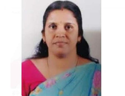 இடுக்கி மாவட்டத்தில் உள்ள வெள்ளியமட்டம் பஞ்சாயத்து தலைவர் இந்து பிஜு.