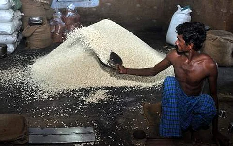ஆயுத பூஜையையொட்டி சேலத்தில் பொரி தயாரிப்பு பணிகள் தீவிரம்