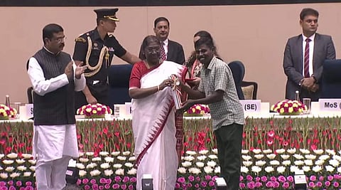 தேசிய நல்லாசிரியர் விருது பெறும் தமிழக ஆசிரியர் கே.ராமச்சந்திரன்.