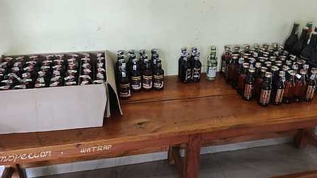 பறிமுதல் செய்யப்பட்ட மது பாட்டில்கள்