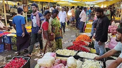 ஓணம் பண்டிகை நெருங்குவதால் உயரும் பூக்களின் விலை!