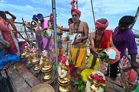 ஈரோடு கோட்டை ஈஸ்வரன் கோவில் கும்பாபிஷேகம்: ஏராளமான பக்தர்கள் பங்கேற்பு