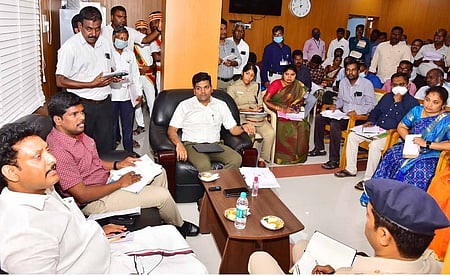 திருவெறும்பூா் தொகுதியில் தீா்க்கப்படாத பிரச்னைகள் அமைச்சா் ஆலோசனை