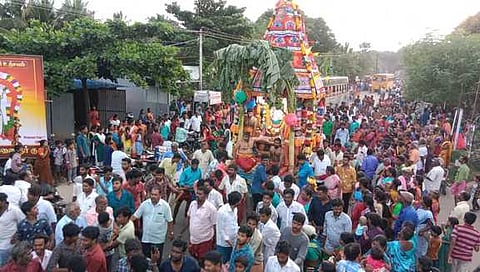 பண்ருட்டி, தட்டாஞ்சாவடி துா்கா பரமேஸ்வரி கோயில் விழாவில் வெள்ளிக்கிழமை நடைபெற்ற தேரோட்டம்.