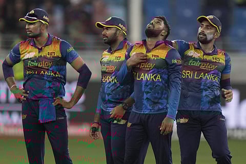 பந்து வீச்சில் மிரட்டிய இலங்கை, 121 ரன்களுக்கு சுருண்டது பாகிஸ்தான்