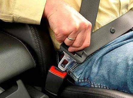 ‘சீட் பெல்ட்’ எச்சரிக்கை தடுப்புக் கருவி விற்பனை கூடாது: சாலைப் போக்குவரத்து அமைச்சகம் வலியுறுத்தல்