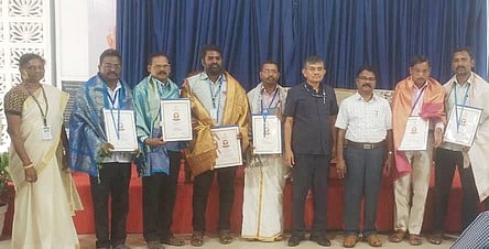 நல்லாசிரியா் விருது பெற்றவா்களுக்கு பாராட்டு