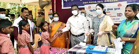 திண்டுக்கல் மாவட்டத்தில் 7.5 லட்சம் பேருக்கு குடற்புழு நீக்க மாத்திரைகள் விநியோகம்: மாவட்ட ஆட்சியா்