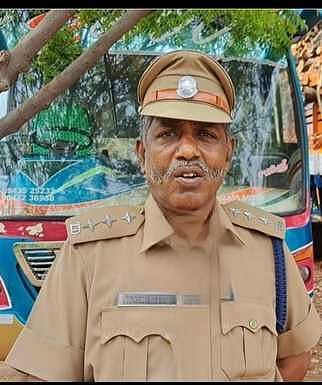 லஞ்சம்: துறையூா் மோட்டாா்வாகன ஆய்வாளா் கைது