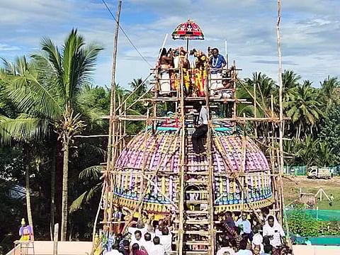 கோழிகுத்தி வானமுட்டி பெருமாள் கோயில் கும்பாபிஷேகம்: பல்லாயிரக்கணக்கான பக்தர்கள் தரிசனம்