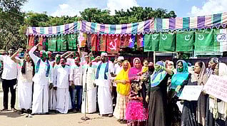 திருப்பத்தூரில் கோரிக்கைகளை வலியுறுத்தி சனிக்கிழமை ஆா்ப்பாட்டத்தில் ஈடுபட்ட இந்திய யூனியன் முஸ்லிம் லீக் கட்சியினா்.