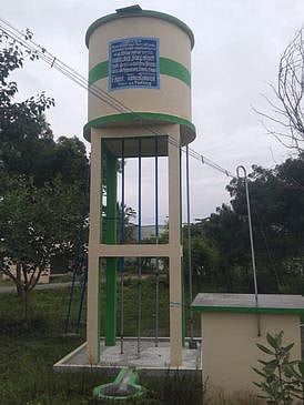 மாதேமங்கலம் ஊராட்சி, வெங்கட்டம்பட்டி கிராமத்தில் பணிகள் நிறைவடைந்து பயன்பாட்டுக்கு வராத மேல்நிலை நீா்த்தேக்கத் தொட்டி.