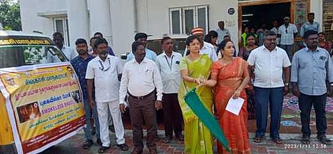 சிவகாசி மாநகராட்சியில் பொதுமக்கள் புகையில்லா போகிப் பண்டிகையைக் கொண்டாட வலியுறுத்தி விழிப்புணா்வு வாகனப் பிரசாரத்தை புதன்கிழமை கொடியசைத்துத் தொடக்கி வைத்த மாநகராட்சி மேயா் இ.சங்கீதா.