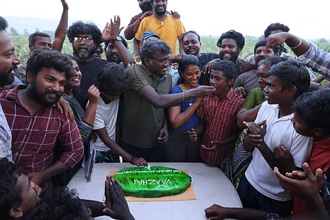 படத்தின் படப்பிடிப்பு இன்றுடன் நிறைவு பெற்றதையடுத்து கேக் வெட்டி மாரி செல்வராஜ் மற்றும் படக்குழுவினர் கொண்டாடியுள்ள புகைப்படங்கள் வெளியாகி உள்ளது.