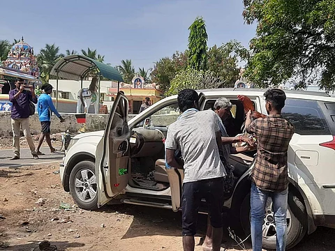 சண்டை நடைபெறாததால் சொந்த ஊருக்கு புறப்பட்ட சண்டை ஆர்வலர்கள்.